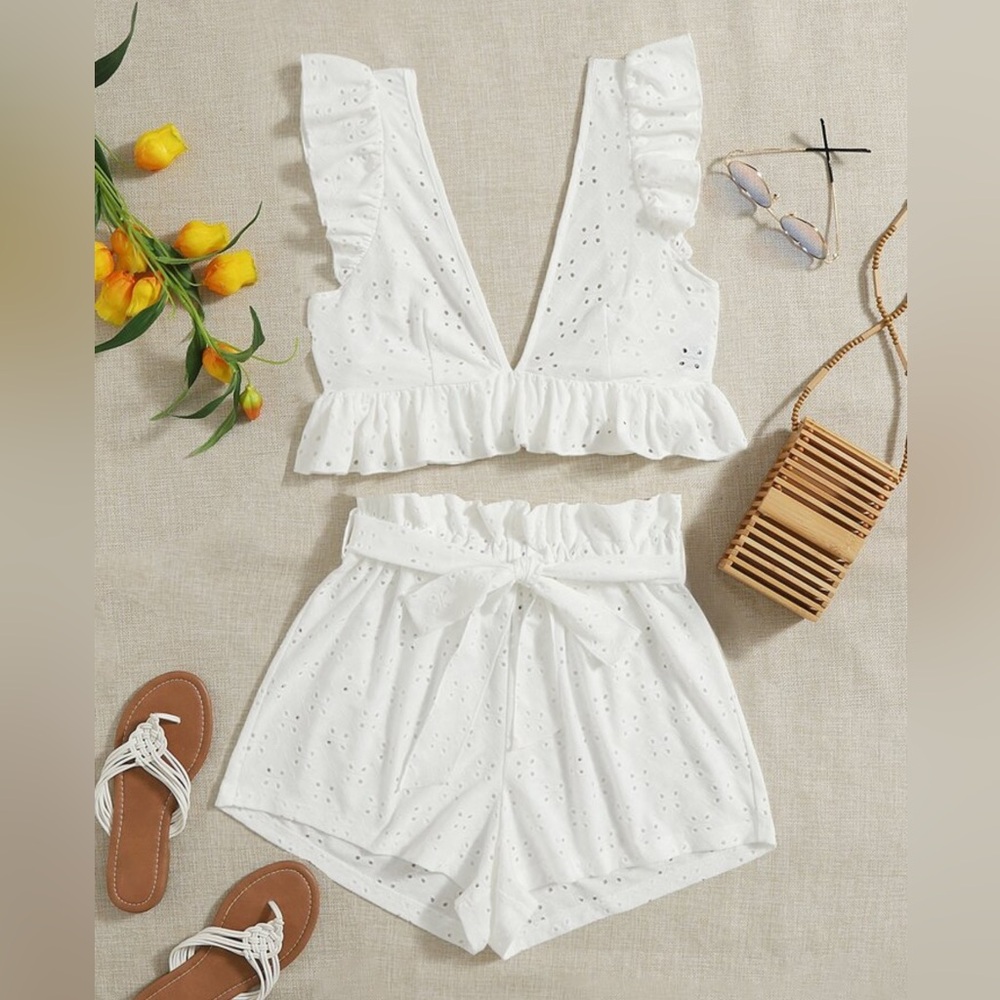 Shabby chic eyelet top & shorts set - Picture 2 of 7